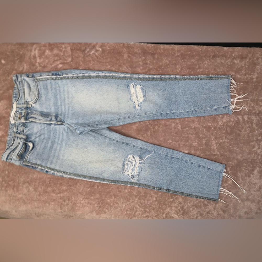 ZARA Distressed Mom Jeans Size 6 🌟